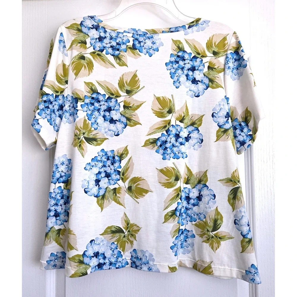 LuLaRoe Womens XL Blue Hydrangea Floral Scoop Neck Short Sleeve Knit Top White